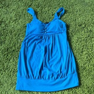 blue tank top
